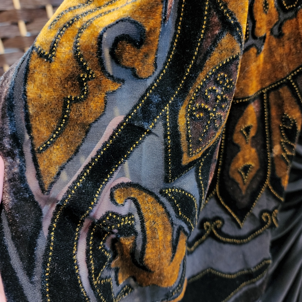Gorgeous gold and black fringed scarf - Picture 4 of 4